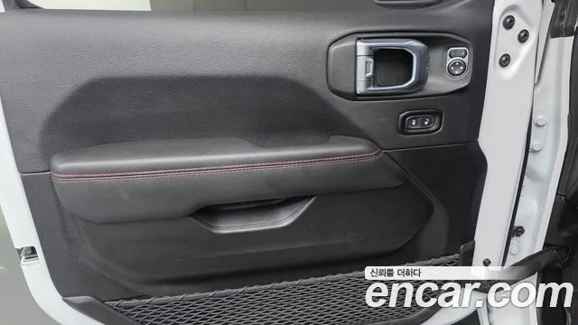 Jeep Wrangler — Фото автомобиля 24
