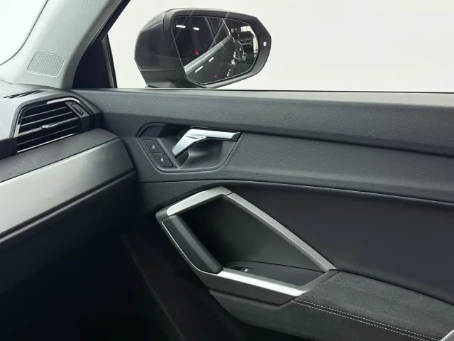 Audi Q3 — Фото автомобиля 10