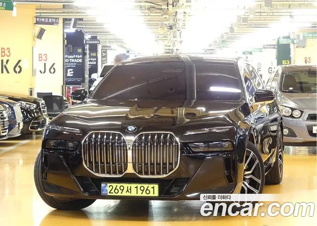 BMW 7-Series 7 серия (G70) 740i xDrive M Sport — Фото автомобиля 3