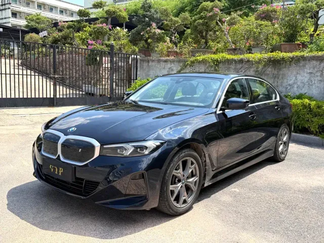 Фотография автомобиля — BMW i3