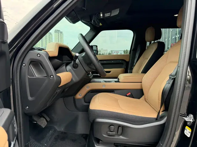 Land Rover Defender — Фото автомобиля 5