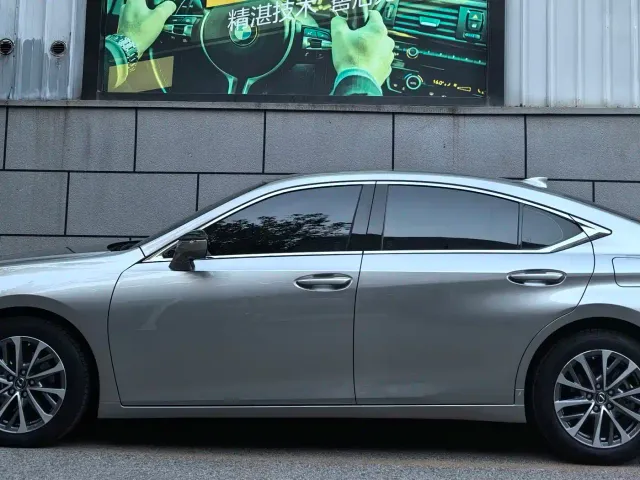 Lexus ES — Фото автомобиля 3