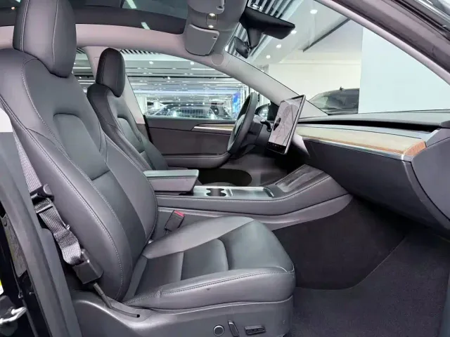 Tesla Model Y — Фото автомобиля 11
