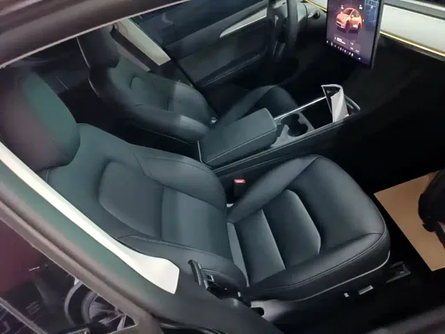 Tesla Model Y — Фото автомобиля 24