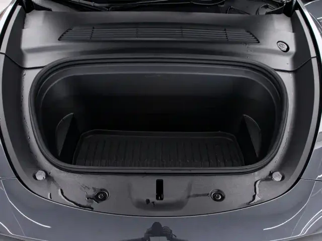 Tesla Model Y — Фото автомобиля 17