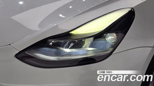 Tesla Model 3 — Фото автомобиля 4