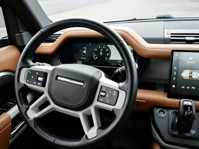 Land Rover Defender — Фото автомобиля 16