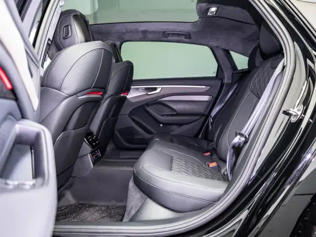 Audi A6L — Фото автомобиля 18