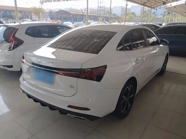 Roewe i5 — Фото автомобиля 6