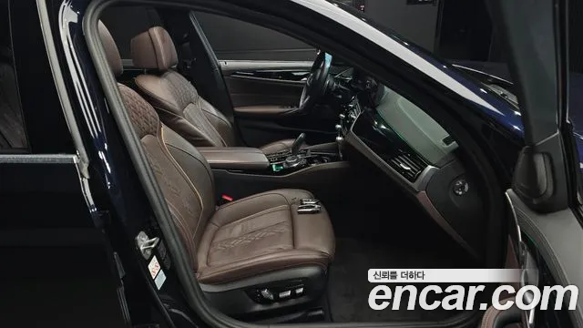 BMW 5 Series G30 — Фото автомобиля 16