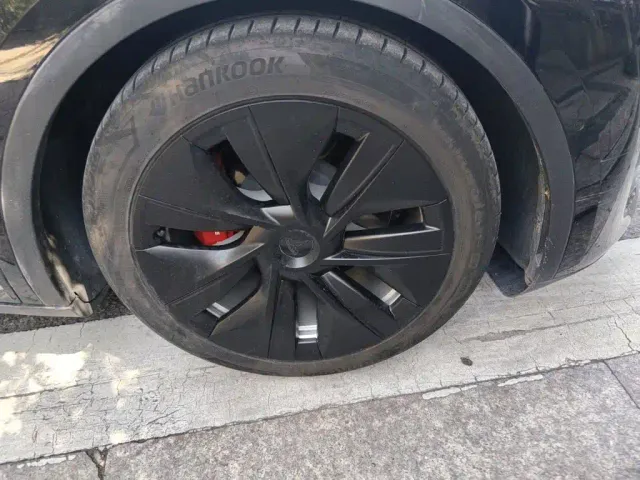 Tesla Model Y — Фото автомобиля 8