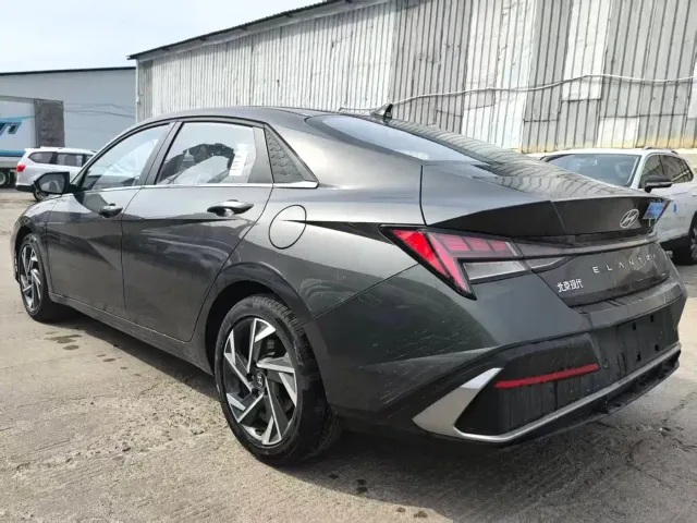 Hyundai Elantra — Фото автомобиля 6