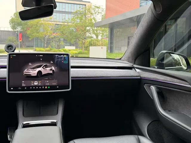 Tesla Model Y — Фото автомобиля 5