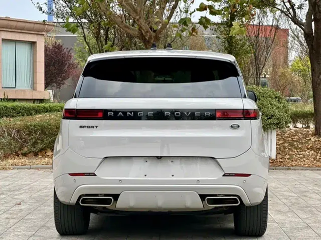 Land Rover Range Rover Sport — Фото автомобиля 13