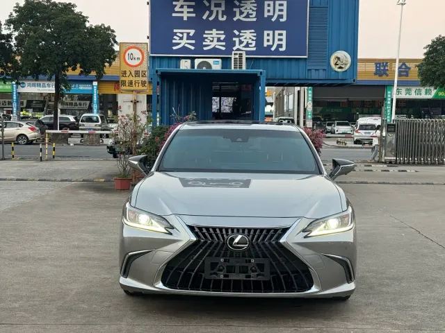 Lexus ES — Фото автомобиля 2