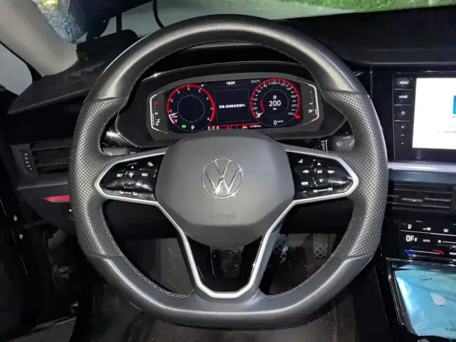 Volkswagen Passat — Фото автомобиля 15