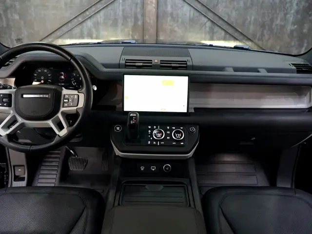 Land Rover Defender — Фото автомобиля 7