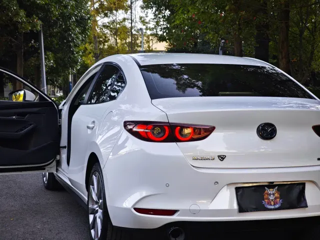 Mazda Axela — Фото автомобиля 7