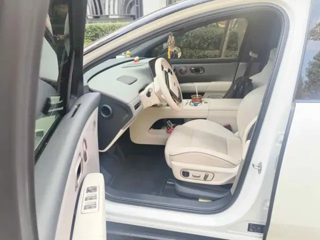 Li Auto i6 — Фото автомобиля 8