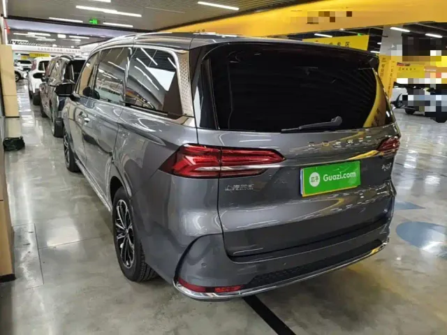 Roewe iMAX8 — Фото автомобиля 4