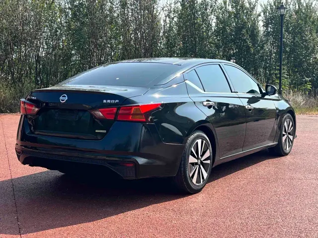 Nissan Teana — Фото автомобиля 6