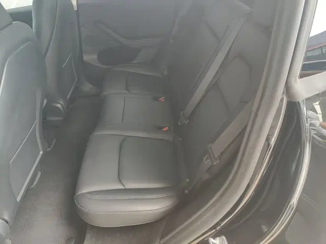 Tesla Model Y — Фото автомобиля 16