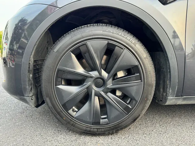 Tesla Model Y — Фото автомобиля 24