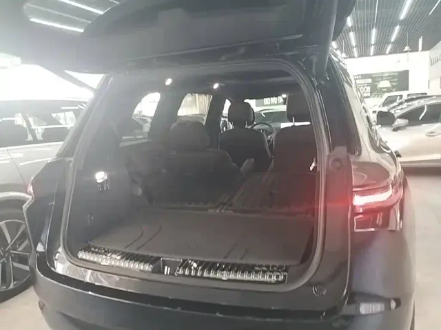 Li Auto L9 — Фото автомобиля 18