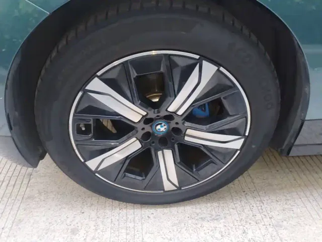 BMW iX — Фото автомобиля 22