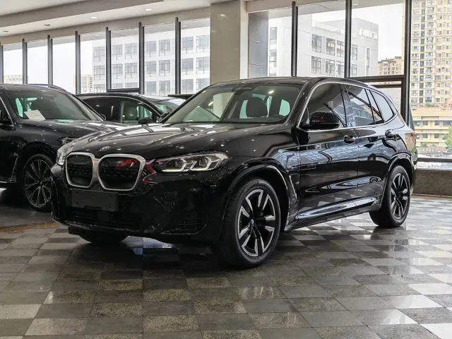 Фотография автомобиля — BMW iX3