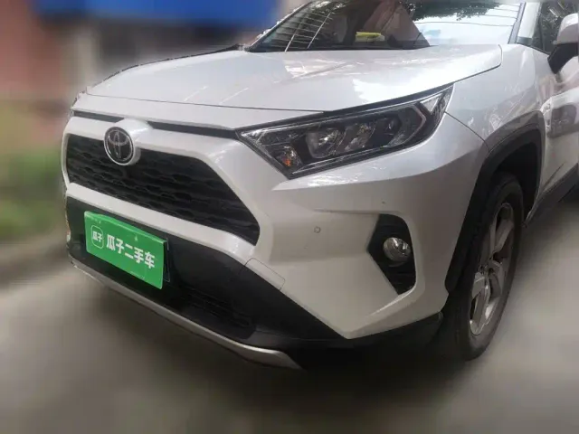 Фотография автомобиля — Toyota RAV4
