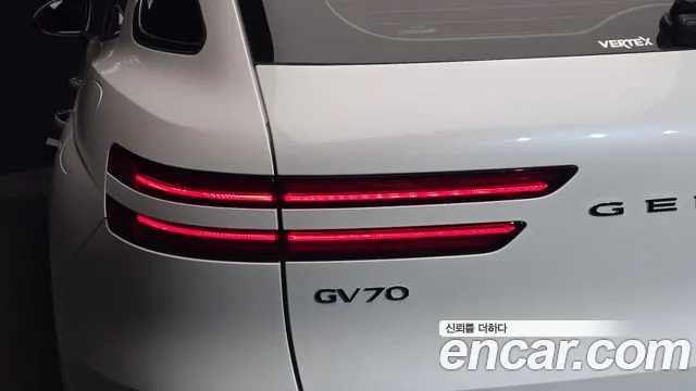 Genesis GV70 — Фото автомобиля 8