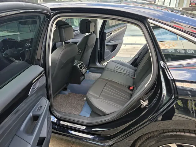 Volkswagen Passat — Фото автомобиля 10