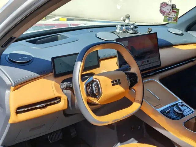 Geely Galaxy Starship 7 EM-i — Фото автомобиля 12