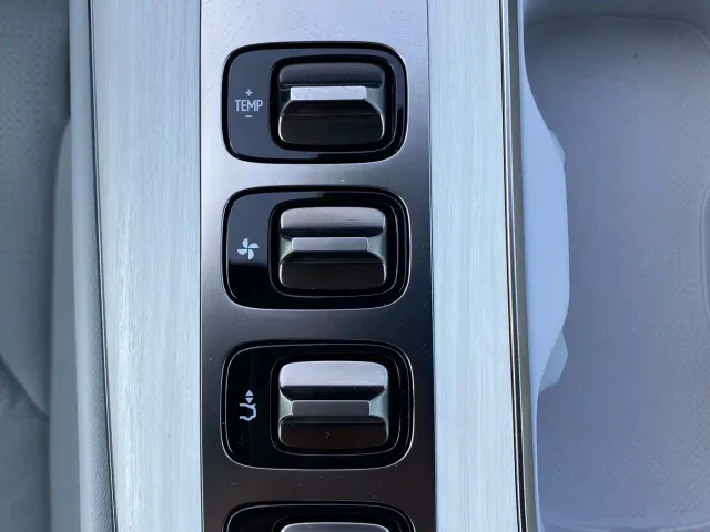 Xiaomi SU7 — Фото автомобиля 12