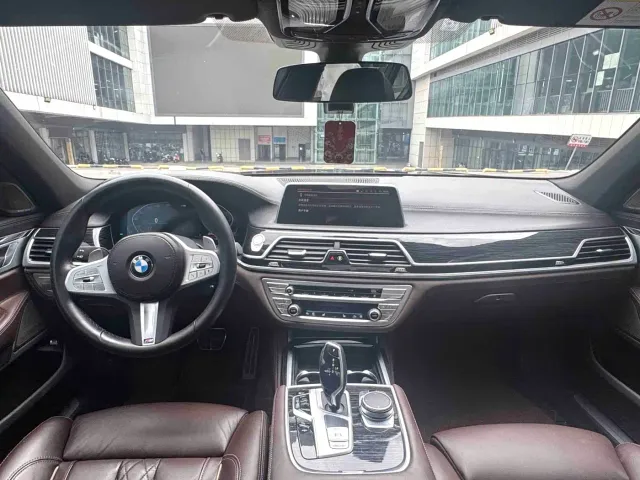 BMW 7 Series — Фото автомобиля 9