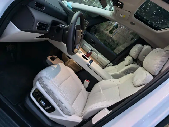 Li Auto MEGA — Фото автомобиля 8
