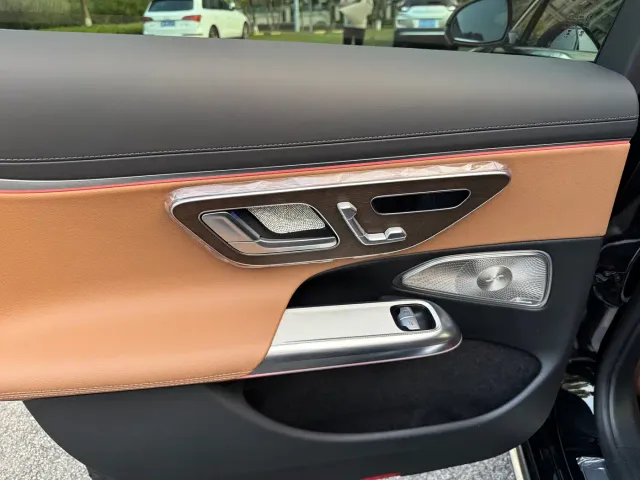 Mercedes-Benz E-Class — Фото автомобиля 4