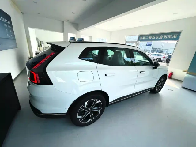 Volvo XC70 Plug-in Hybrid — Фото автомобиля 7