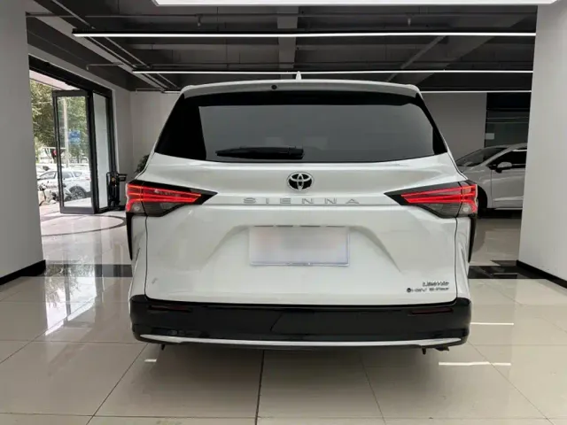 Toyota Toyota Sienna 2026 2.5L Hybrid AWD Exclusive Edition — Фото автомобиля 10