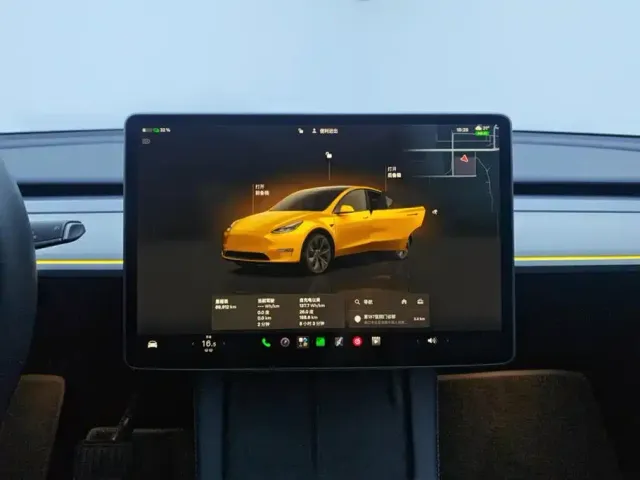 Tesla Model Y — Фото автомобиля 13