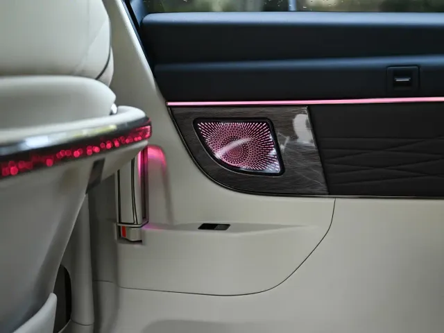 Toyota Alphard — Фото автомобиля 22