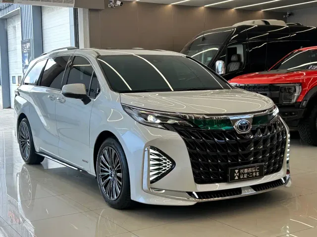 Toyota Sienna — Фото автомобиля 3