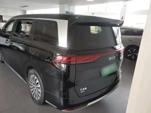 BYD Xia — Фото автомобиля 5