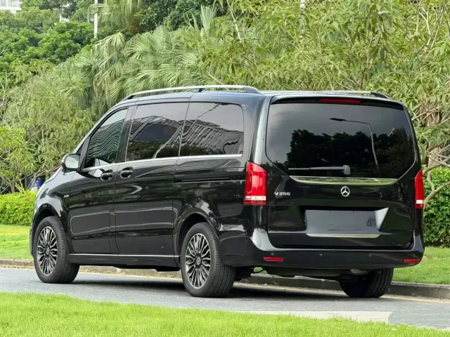 Mercedes-Benz V-Class — Фото автомобиля 3