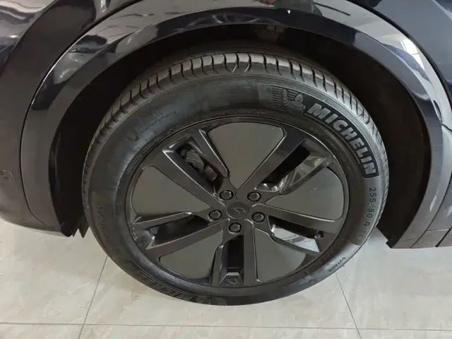 Li Auto L7 — Фото автомобиля 22