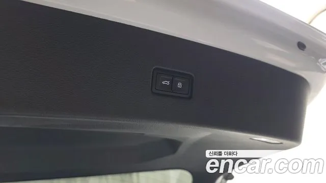 Audi Q8 55 TFSI quattro Premium — Фото автомобиля 30