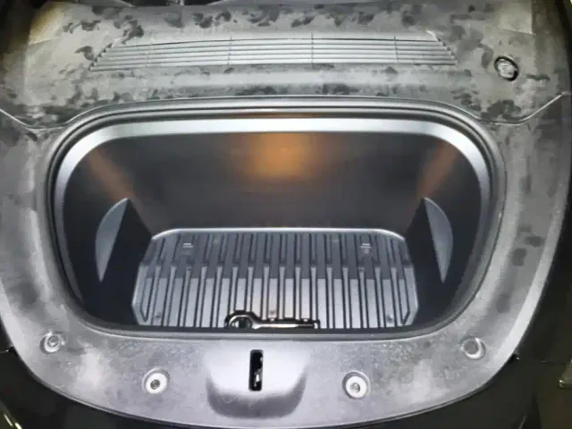 Tesla Model Y — Фото автомобиля 10