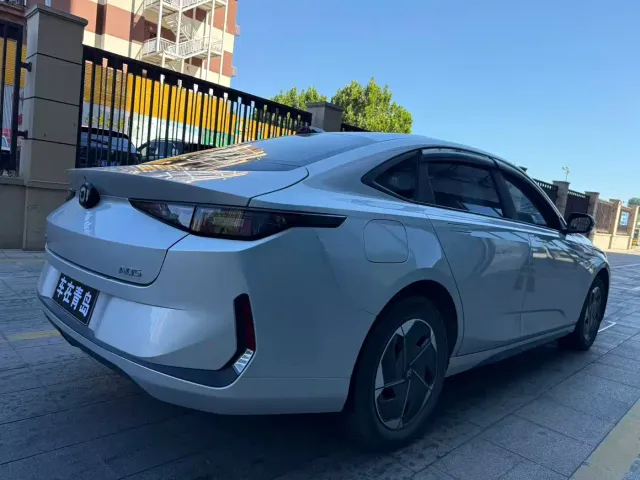 Changan Qiyuan A05 — Фото автомобиля 11