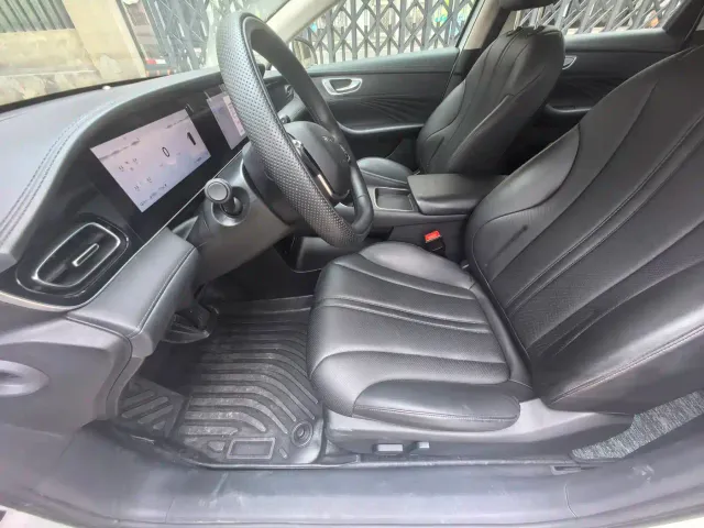 Roewe D7 — Фото автомобиля 8